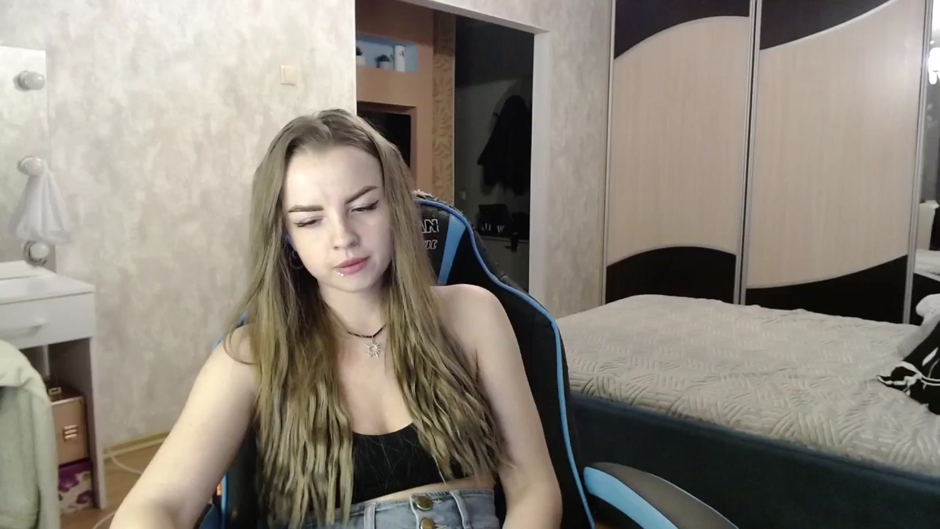 Gallery image thumbnail from Lio_noy's myfreecams stream on, 11/26/2024, 23:36 image 3 of 20