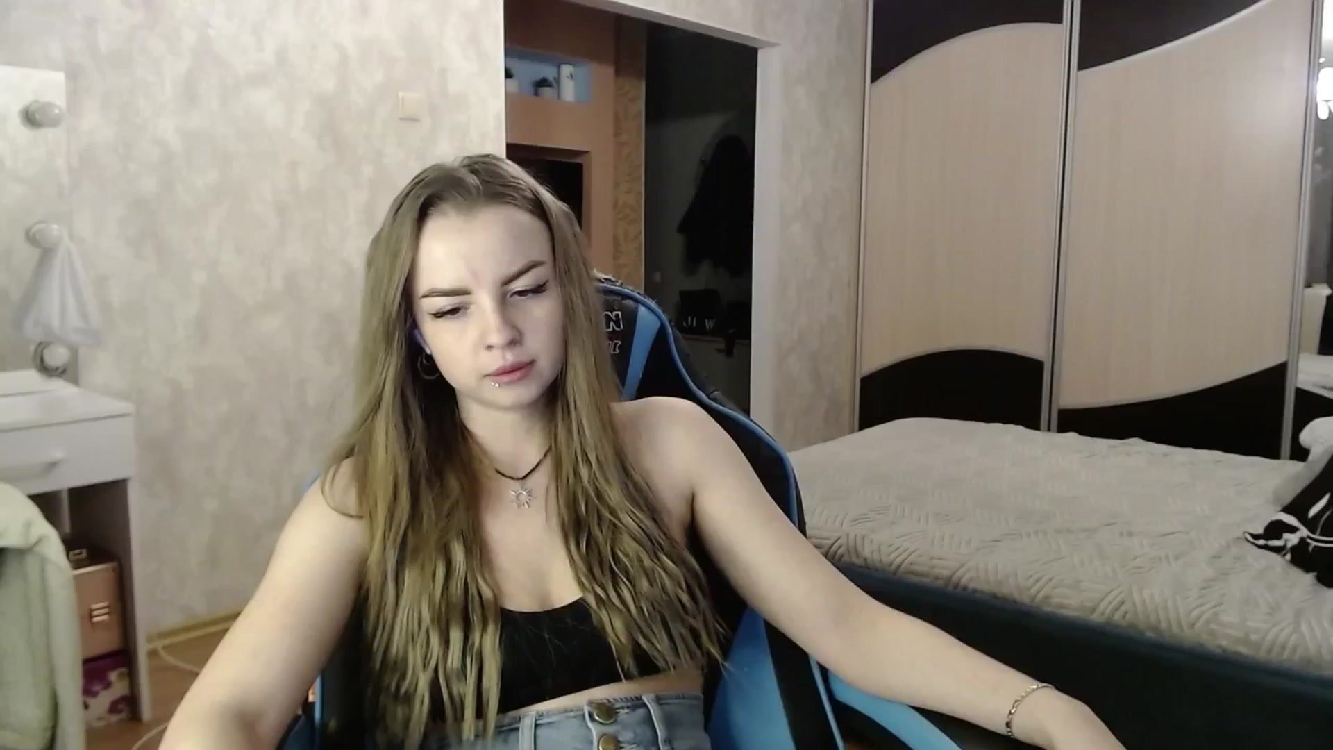 Gallery image thumbnail from Lio_noy's myfreecams stream on, 11/26/2024, 23:36 image 4 of 20