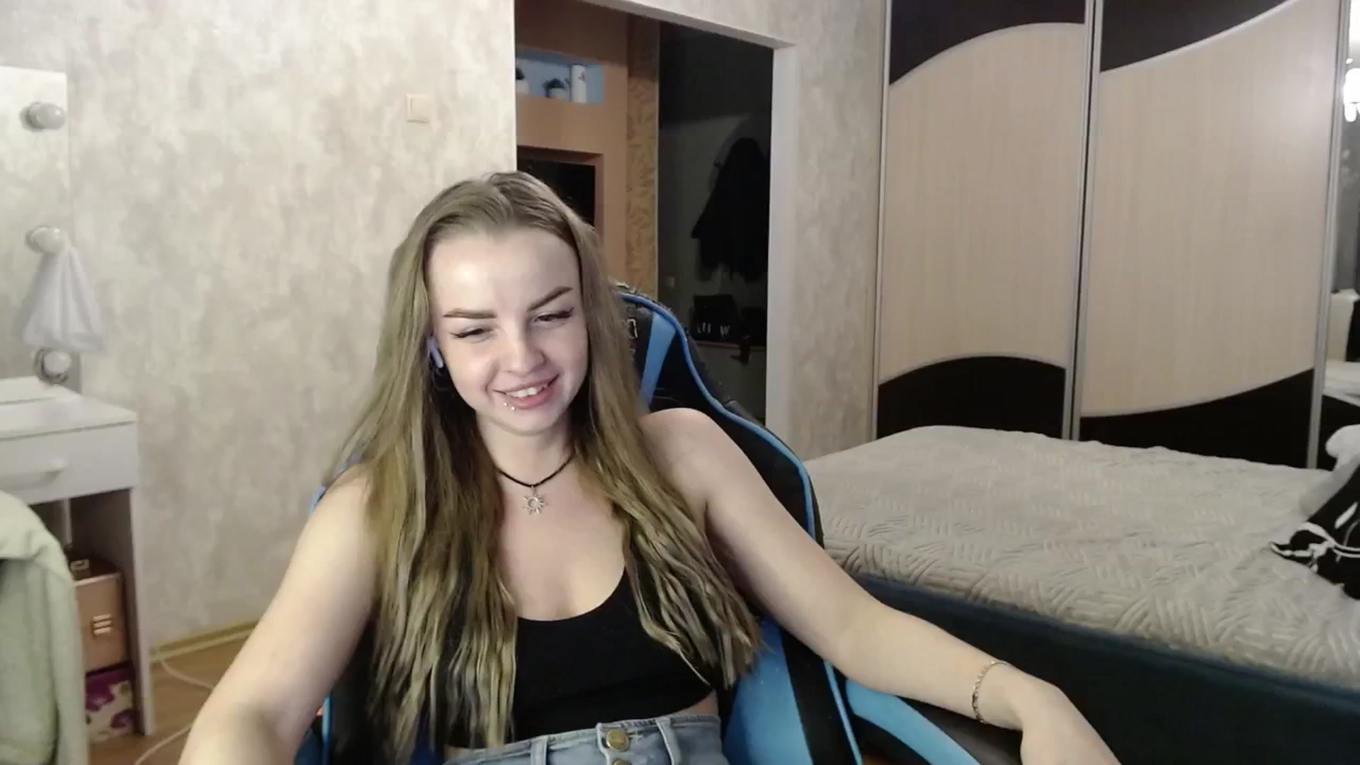 Gallery image thumbnail from Lio_noy's myfreecams stream on, 11/26/2024, 23:36 image 9 of 20