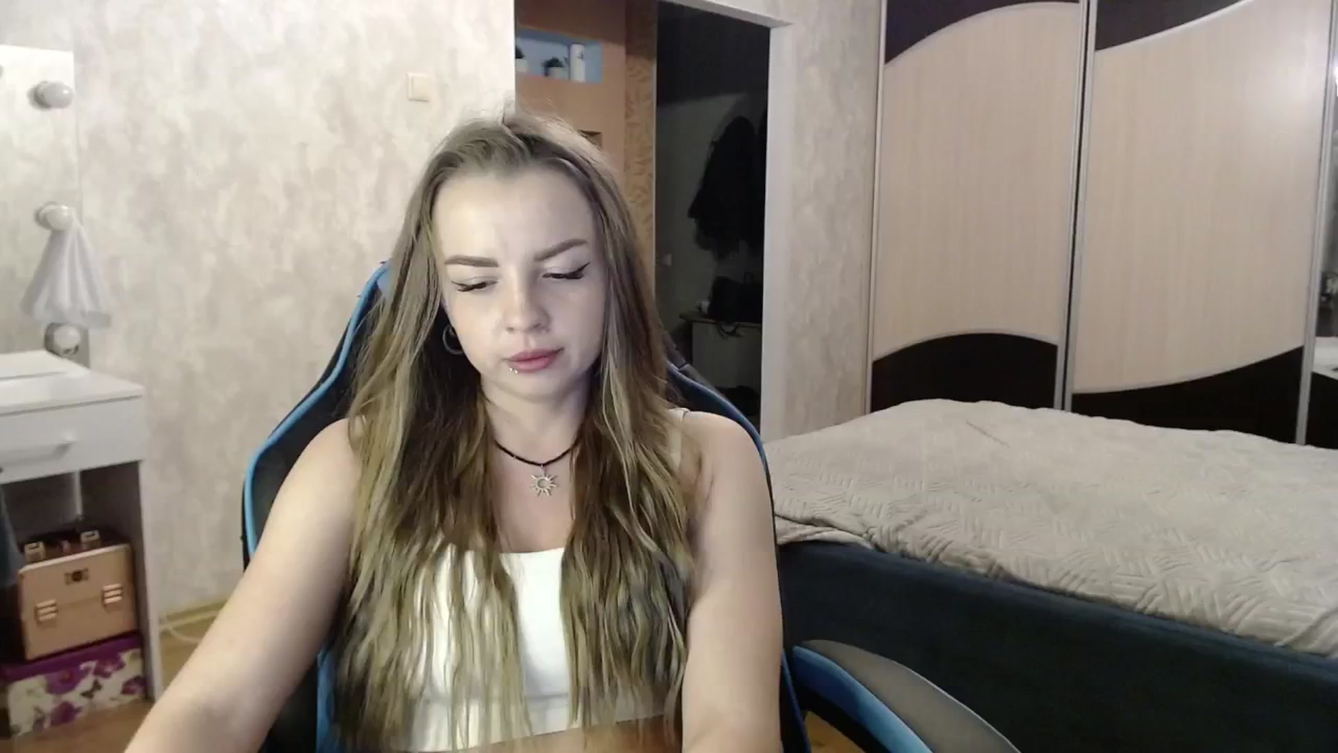 Gallery image thumbnail from Lio_noy's myfreecams stream on, 11/28/2024, 23:29 image 13 of 20