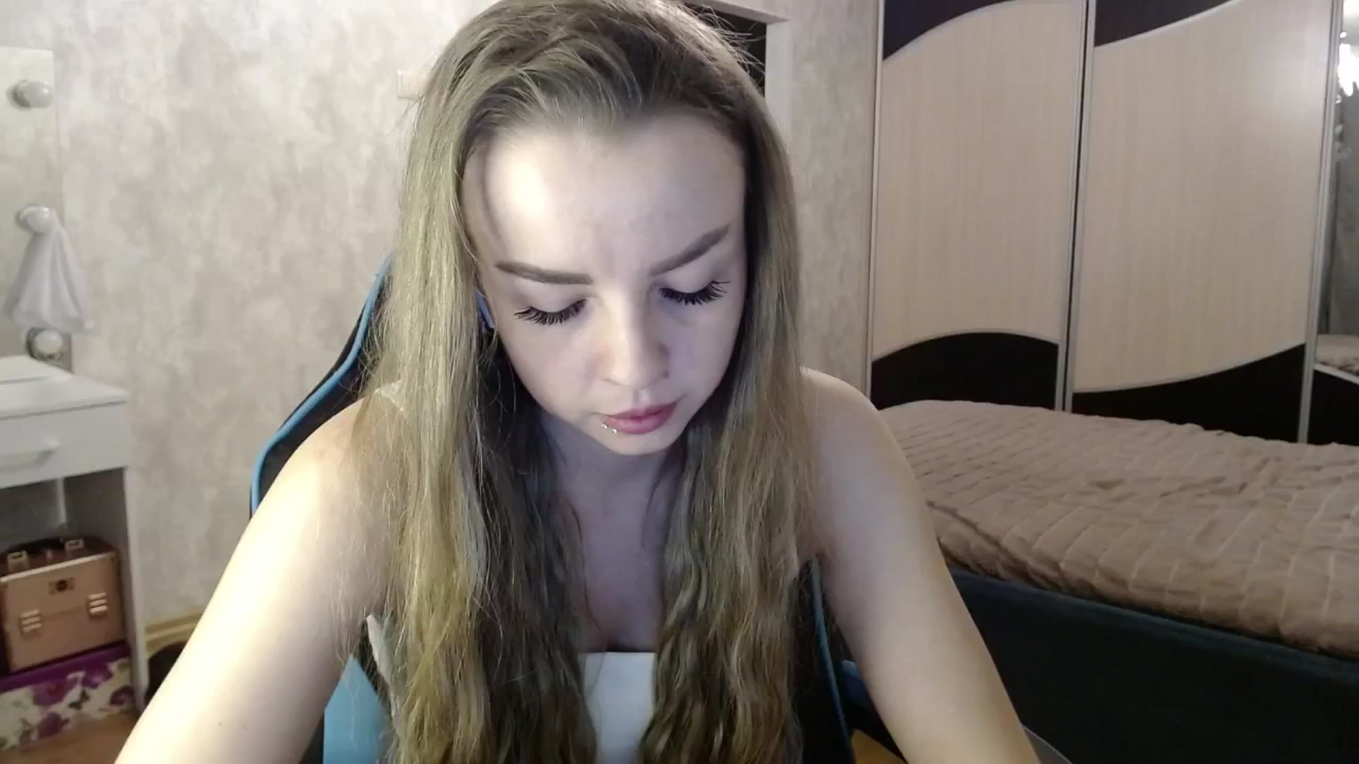 Gallery image thumbnail from Lio_noy's myfreecams stream on, 12/10/2024, 22:47 image 7 of 20