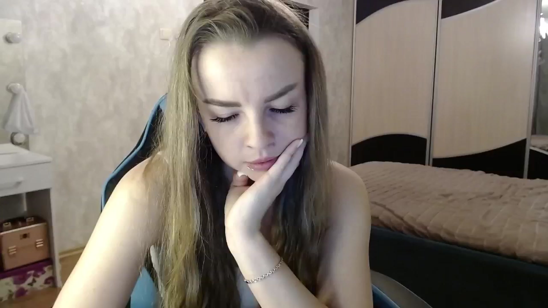 Gallery image thumbnail from Lio_noy's myfreecams stream on, 12/10/2024, 22:47 image 8 of 20