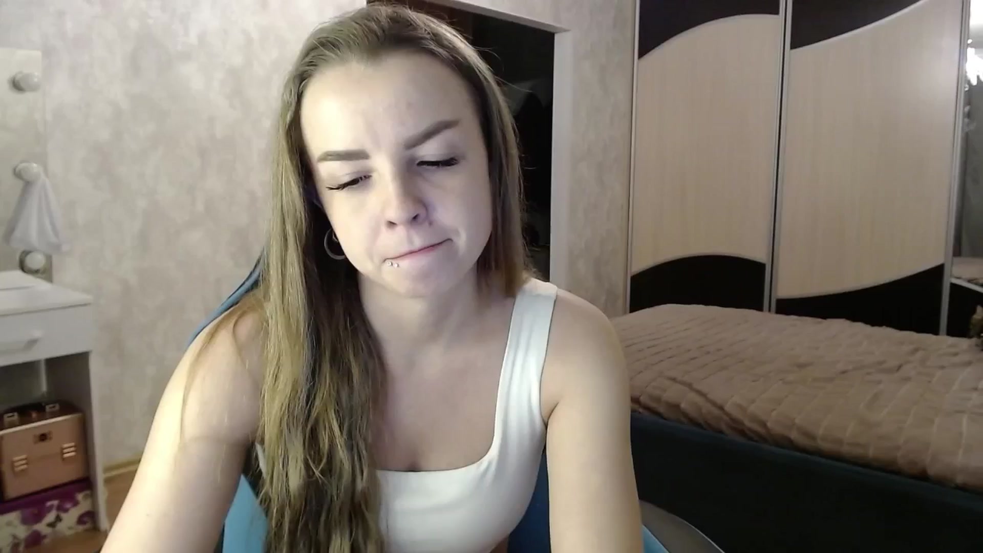 Gallery image thumbnail from Lio_noy's myfreecams stream on, 12/10/2024, 23:29 image 3 of 20
