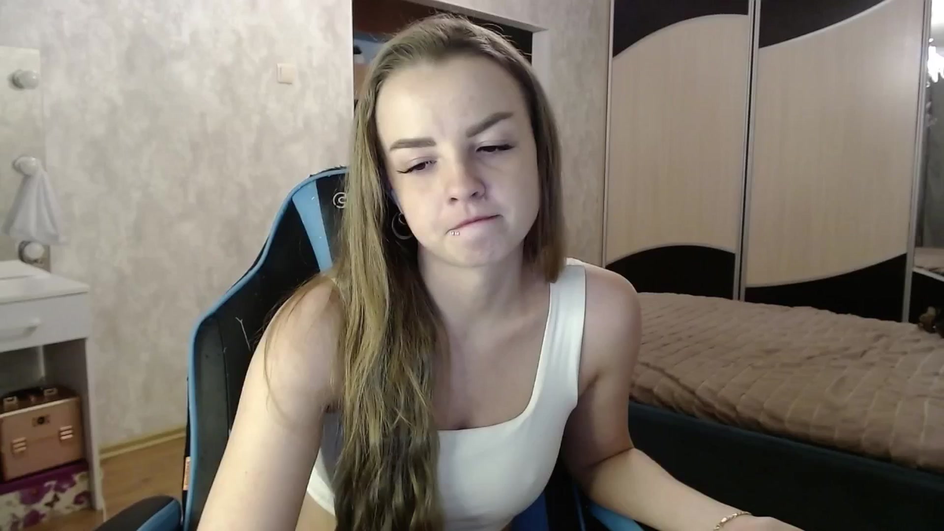 Gallery image thumbnail from Lio_noy's myfreecams stream on, 12/10/2024, 23:29 image 5 of 20