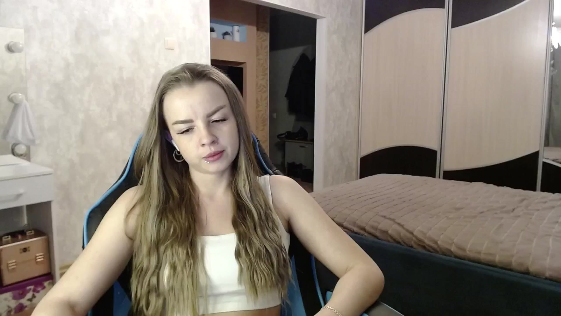 Gallery image thumbnail from Lio_noy's myfreecams stream on, 12/10/2024, 23:29 image 18 of 20