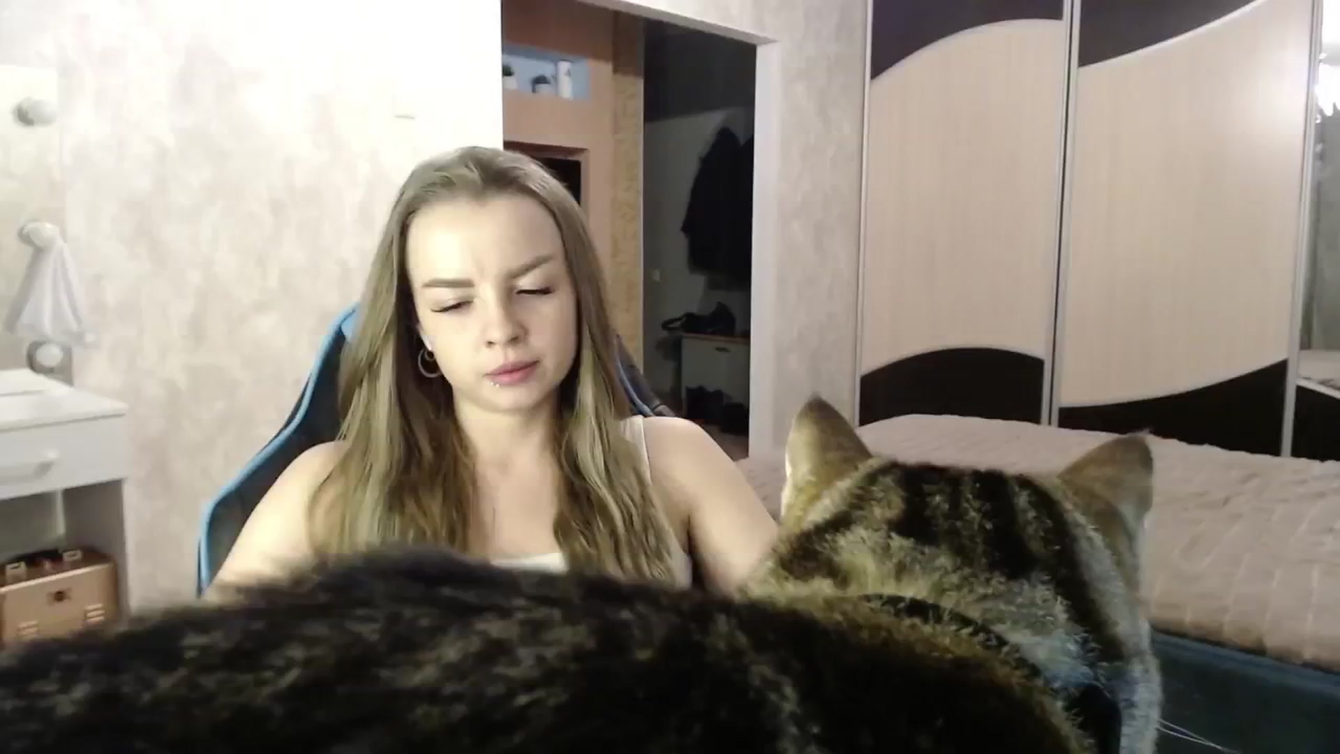 Gallery image thumbnail from Lio_noy's myfreecams stream on, 12/10/2024, 23:29 image 19 of 20