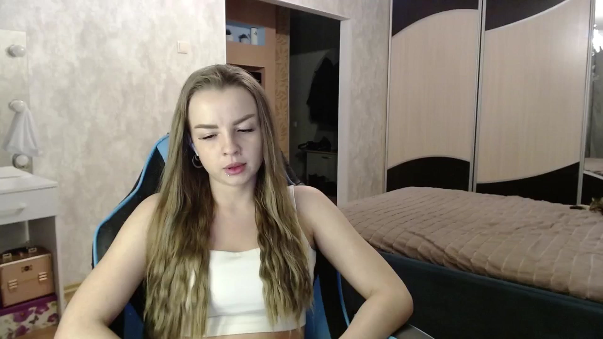 Gallery image thumbnail from Lio_noy's myfreecams stream on, 12/10/2024, 23:29 image 13 of 20