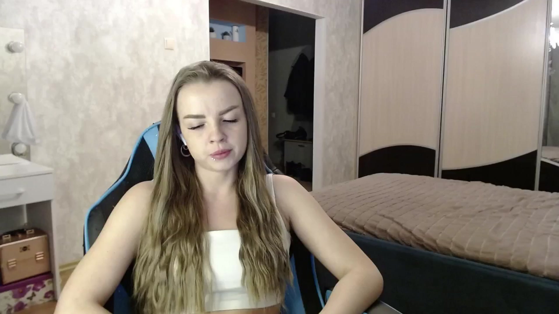 Gallery image thumbnail from Lio_noy's myfreecams stream on, 12/10/2024, 23:29 image 16 of 20