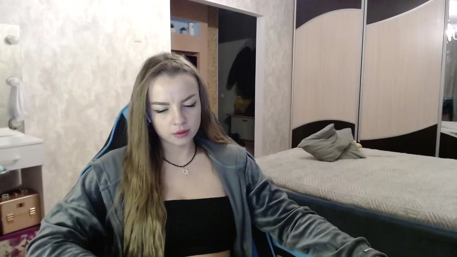 Gallery image thumbnail from Lio_noy's myfreecams stream on, 12/16/2024, 23:22 image 3 of 20