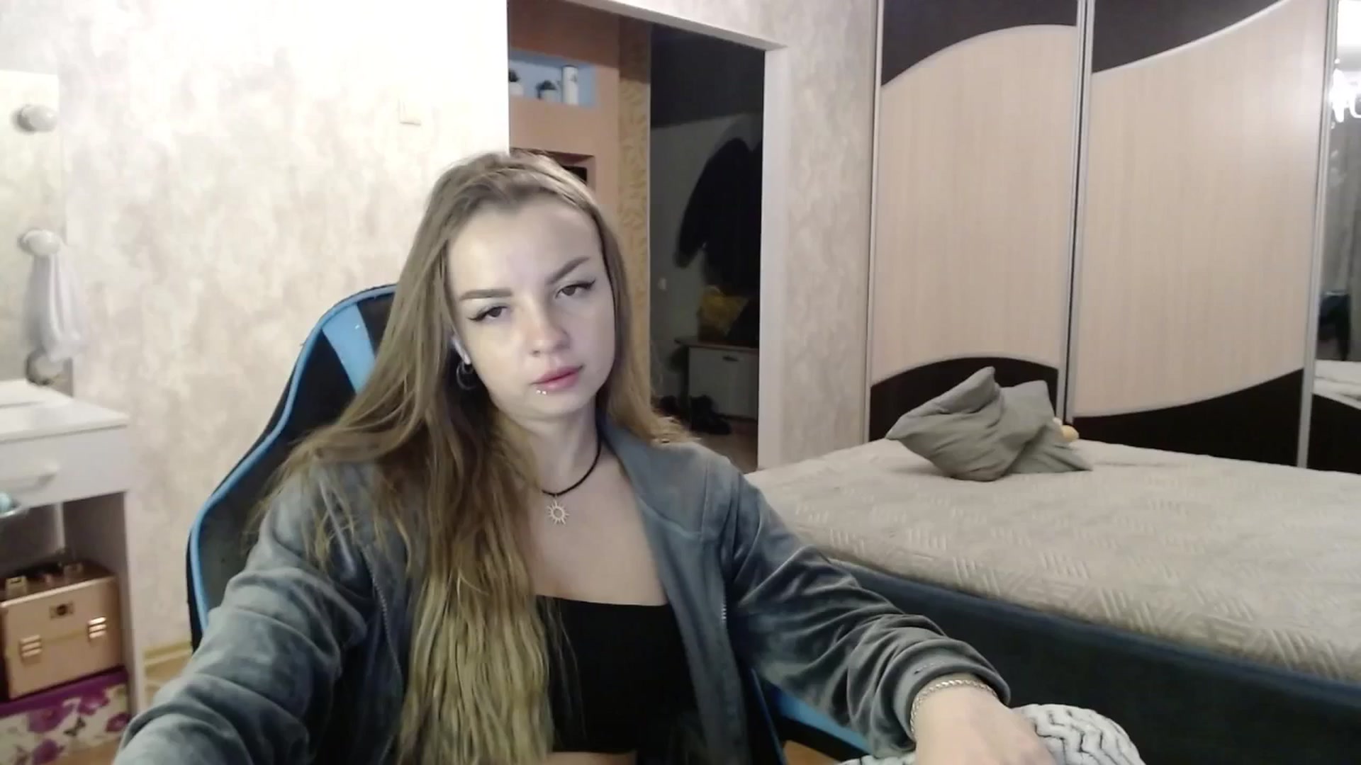 Gallery image thumbnail from Lio_noy's myfreecams stream on, 12/16/2024, 23:22 image 19 of 20