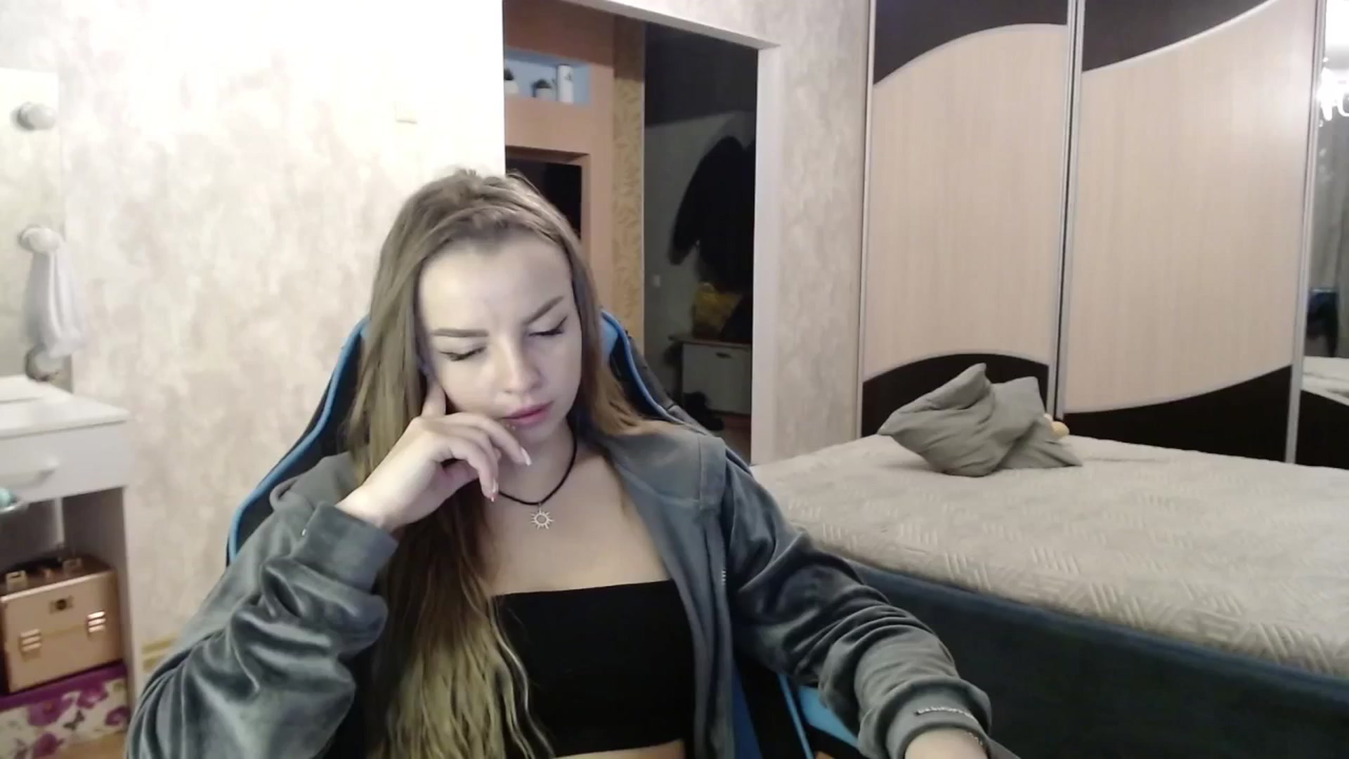 Gallery image thumbnail from Lio_noy's myfreecams stream on, 12/16/2024, 23:22 image 8 of 20