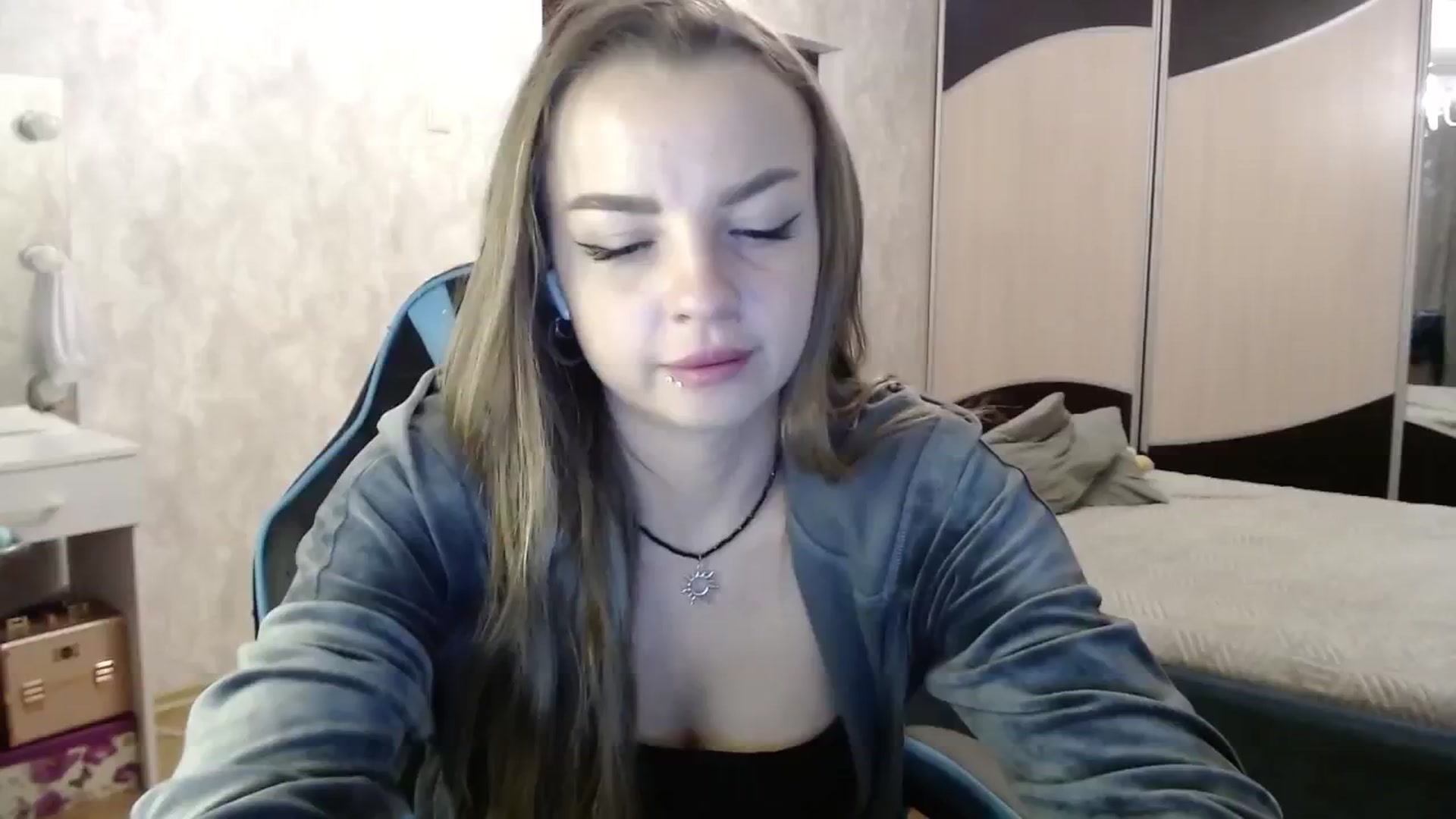 Gallery image thumbnail from Lio_noy's myfreecams stream on, 12/16/2024, 23:22 image 15 of 20