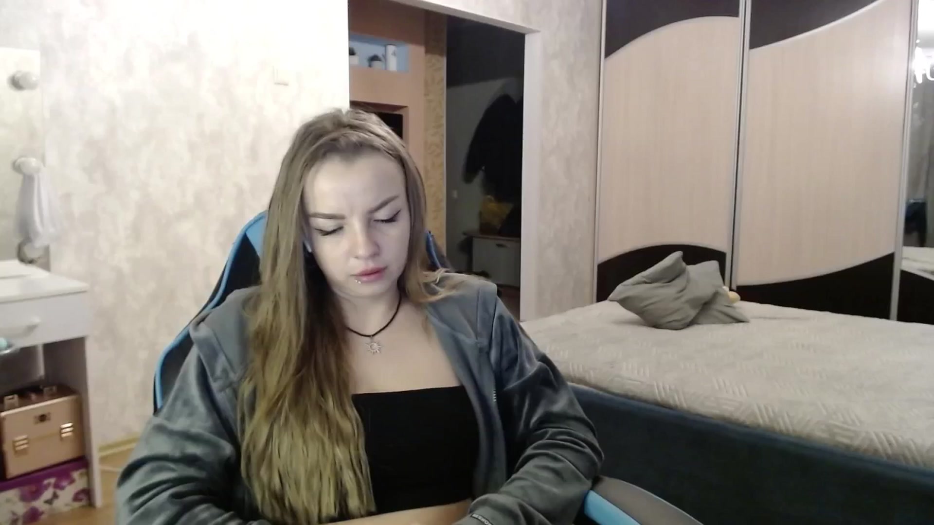 Gallery image thumbnail from Lio_noy's myfreecams stream on, 12/16/2024, 23:22 image 14 of 20