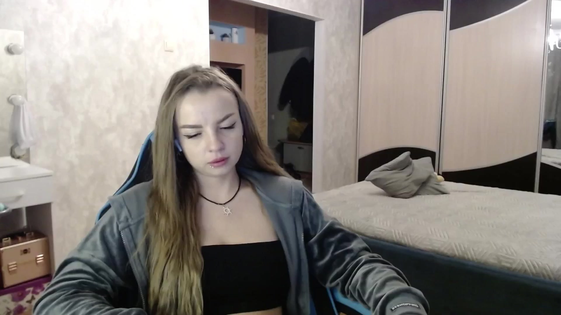 Gallery image thumbnail from Lio_noy's myfreecams stream on, 12/16/2024, 23:22 image 2 of 20