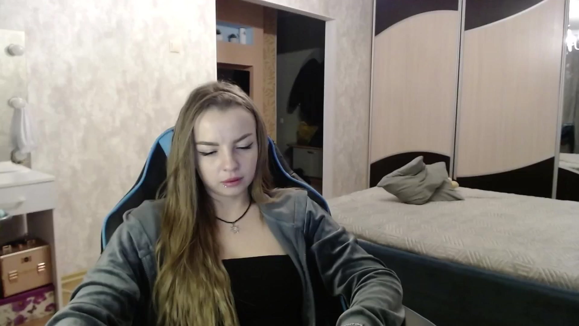Gallery image thumbnail from Lio_noy's myfreecams stream on, 12/16/2024, 23:22 image 13 of 20