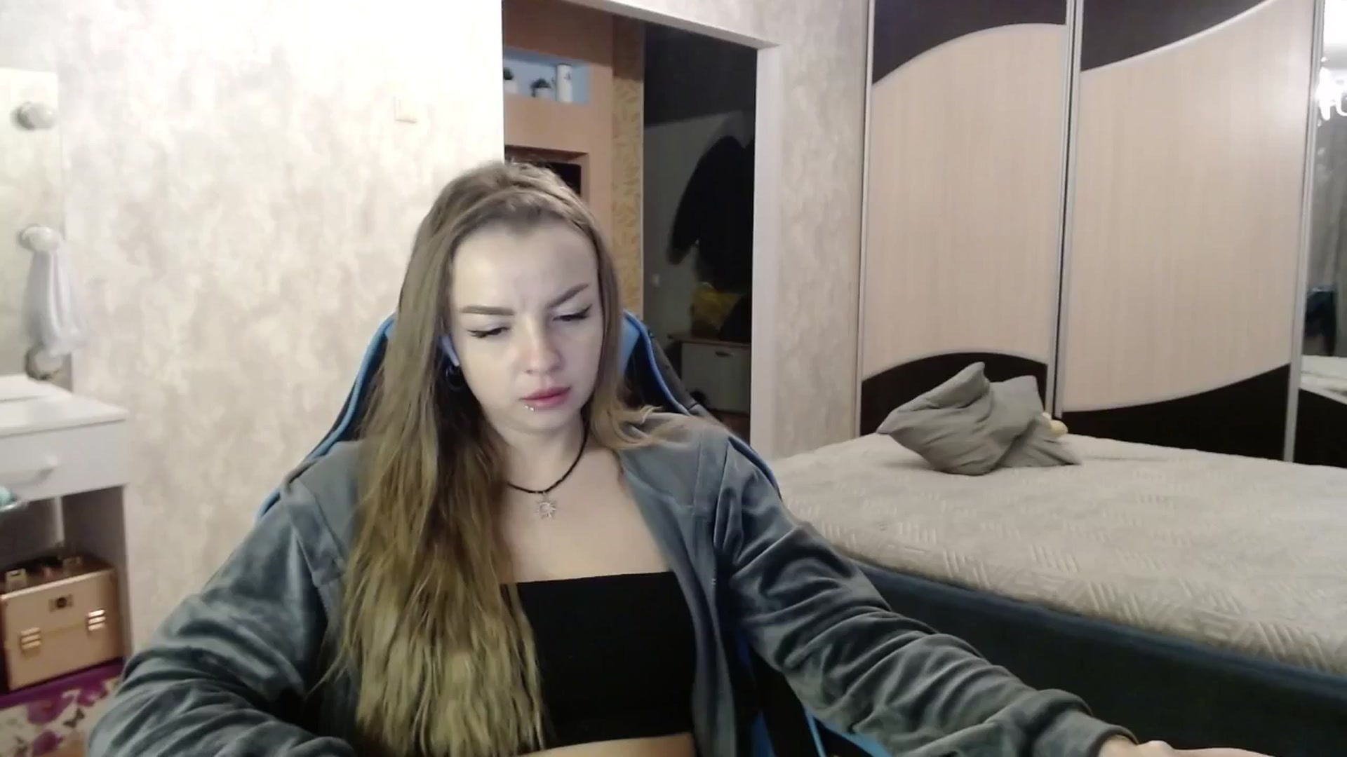Gallery image thumbnail from Lio_noy's myfreecams stream on, 12/16/2024, 23:22 image 16 of 20
