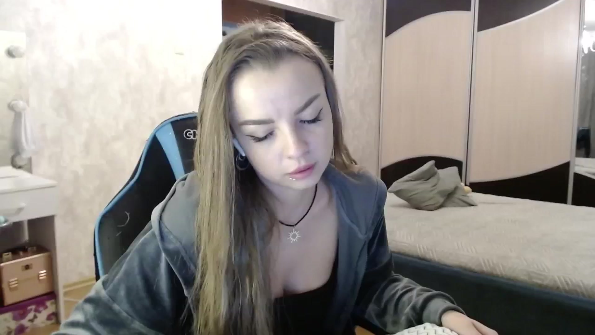Gallery image thumbnail from Lio_noy's myfreecams stream on, 12/16/2024, 23:22 image 18 of 20