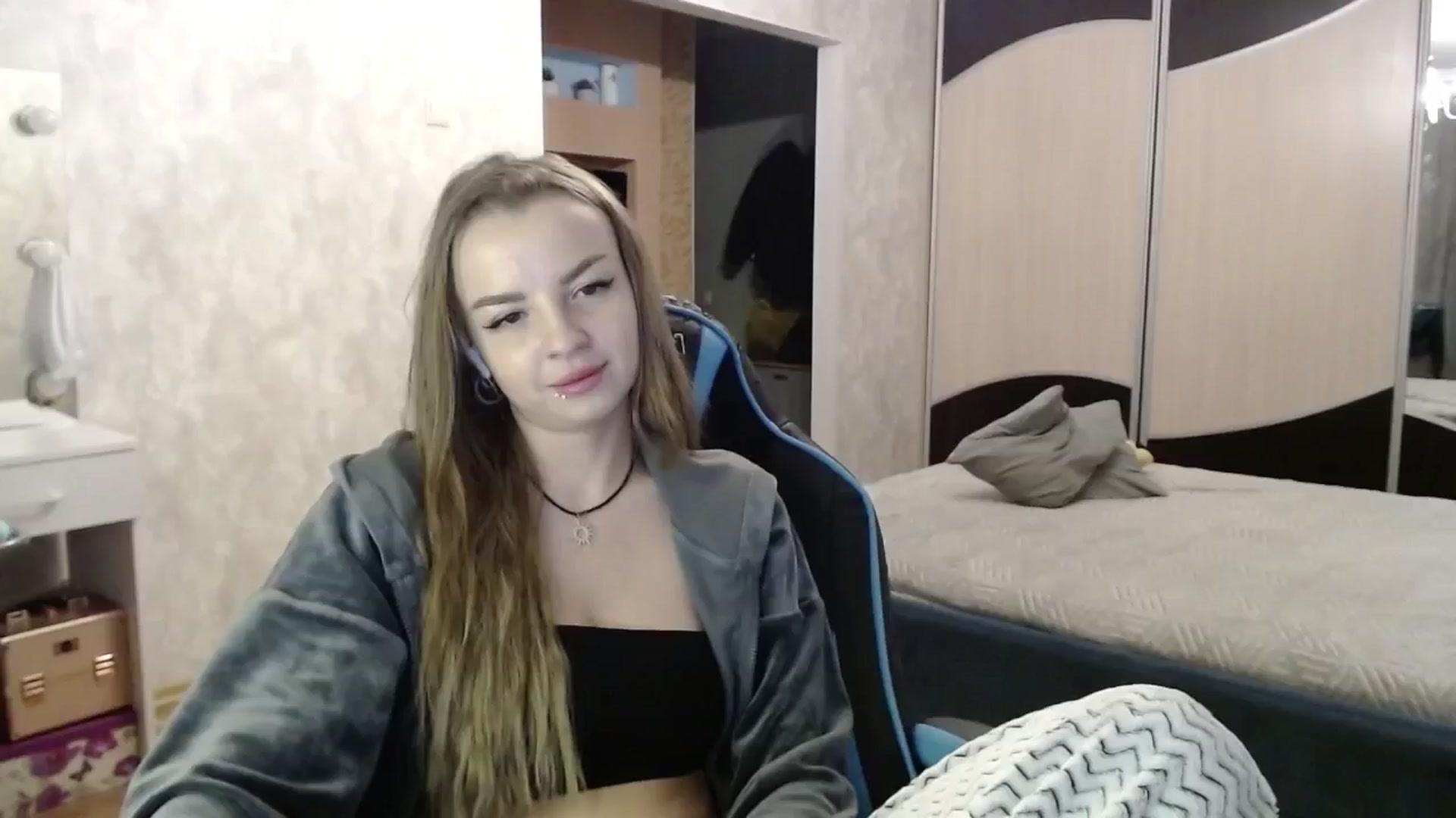 Gallery image thumbnail from Lio_noy's myfreecams stream on, 12/17/2024, 24:03 image 10 of 20
