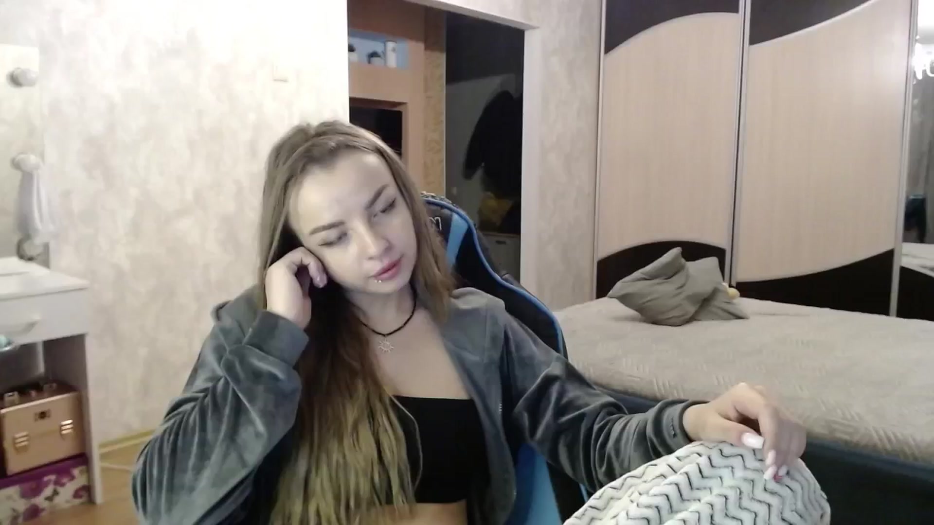 Gallery image thumbnail from Lio_noy's myfreecams stream on, 12/17/2024, 24:03 image 18 of 20