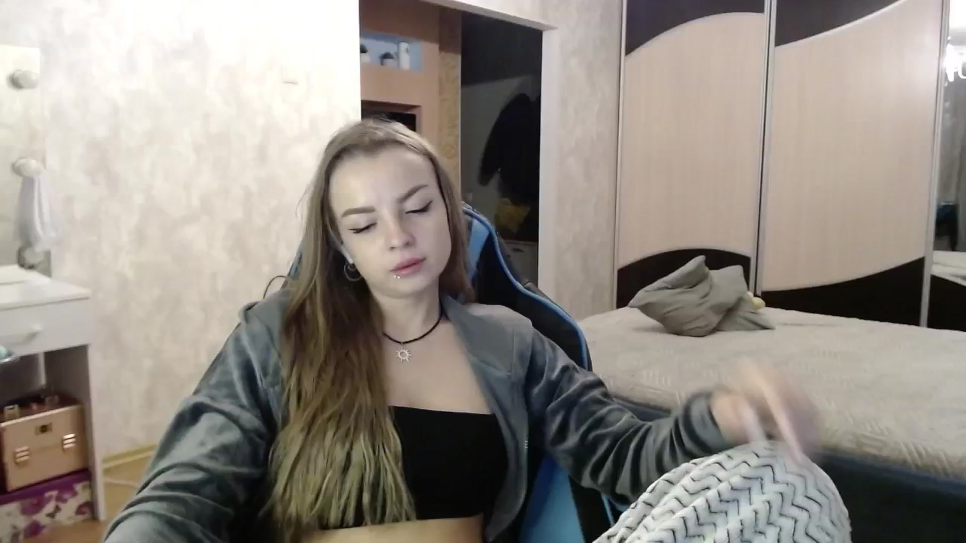 Gallery image thumbnail from Lio_noy's myfreecams stream on, 12/17/2024, 24:03 image 6 of 20