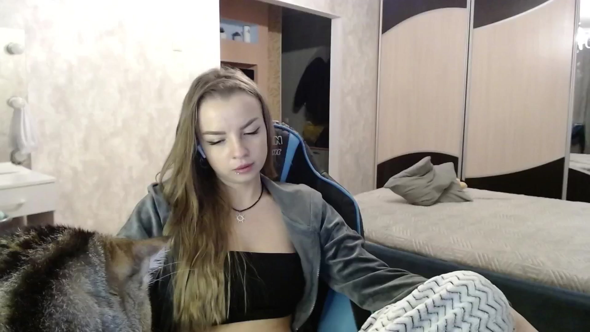 Gallery image thumbnail from Lio_noy's myfreecams stream on, 12/17/2024, 24:03 image 4 of 20