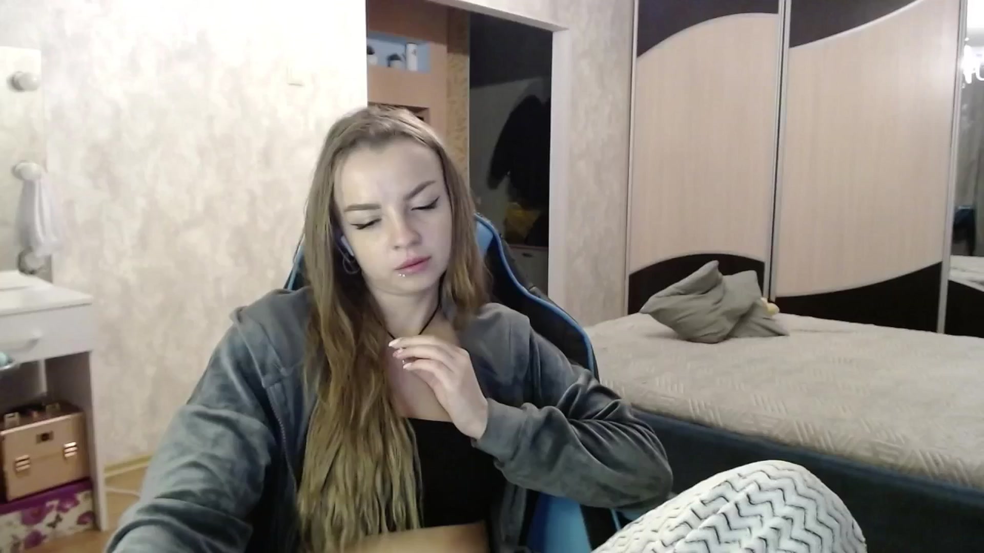Gallery image thumbnail from Lio_noy's myfreecams stream on, 12/17/2024, 24:03 image 13 of 20