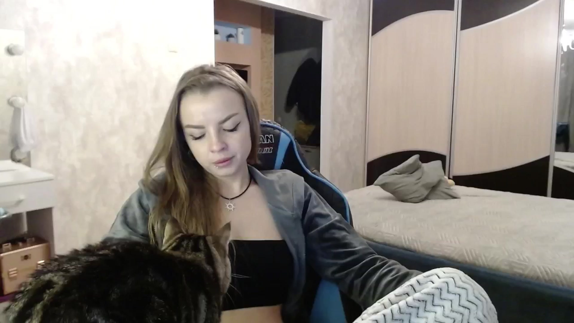Gallery image thumbnail from Lio_noy's myfreecams stream on, 12/17/2024, 24:03 image 3 of 20