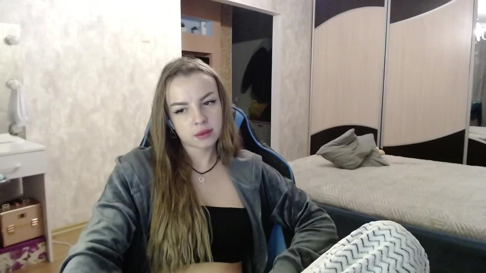Gallery image thumbnail from Lio_noy's myfreecams stream on, 12/17/2024, 24:03 image 16 of 20
