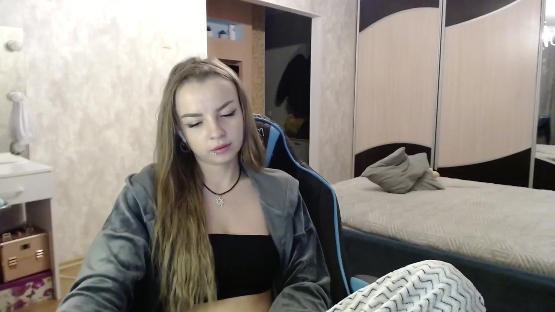 Gallery image thumbnail from Lio_noy's myfreecams stream on, 12/17/2024, 24:03 image 8 of 20