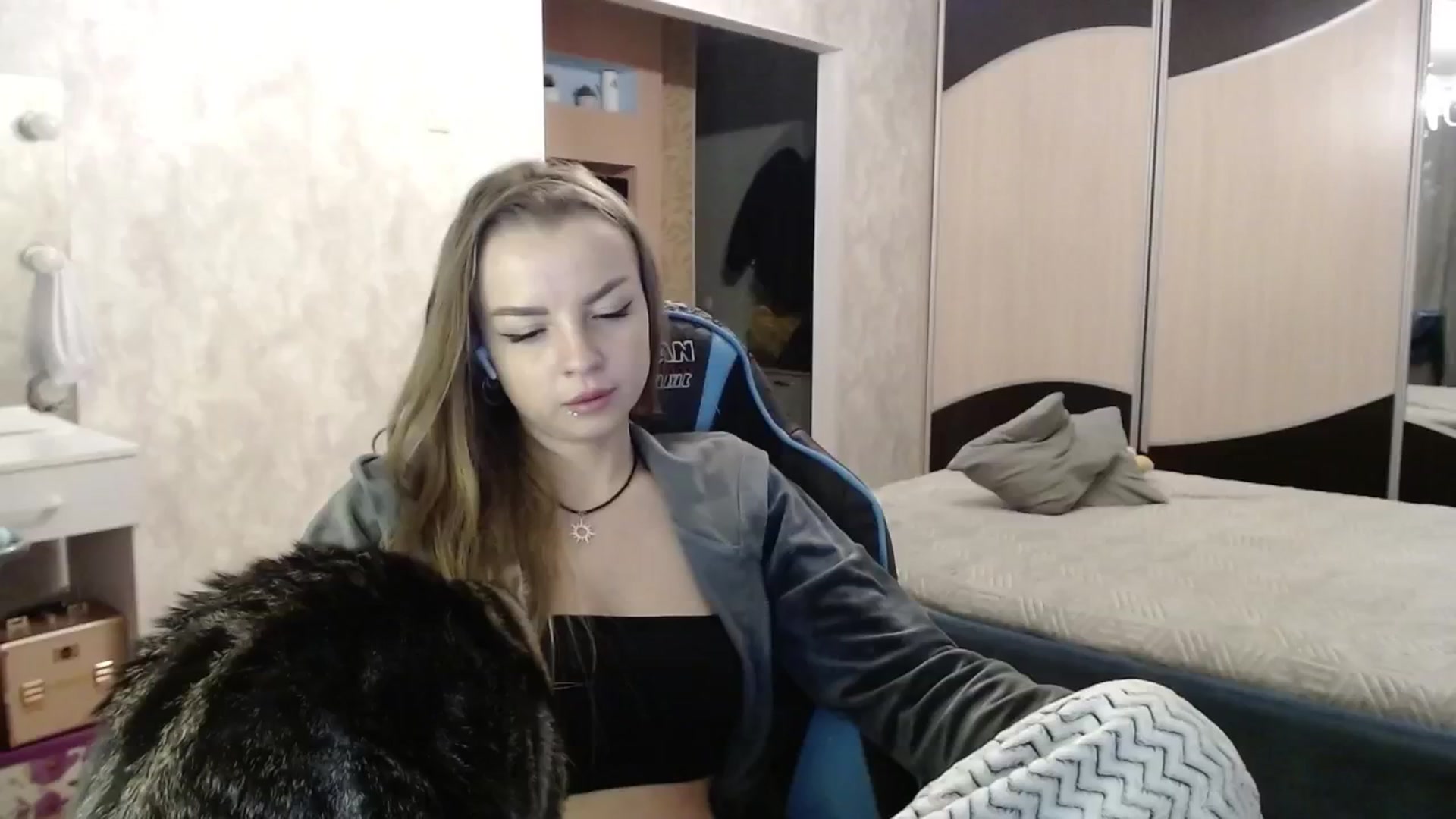Gallery image thumbnail from Lio_noy's myfreecams stream on, 12/17/2024, 24:03 image 2 of 20