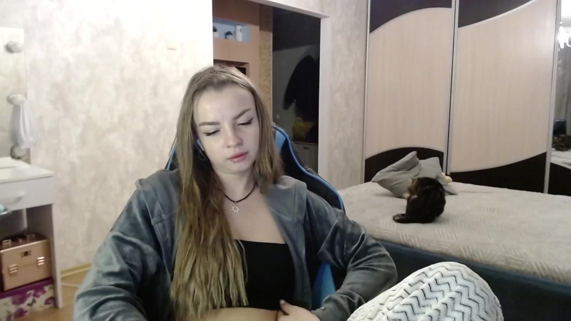 Gallery image thumbnail from Lio_noy's myfreecams stream on, 12/17/2024, 24:03 image 15 of 20