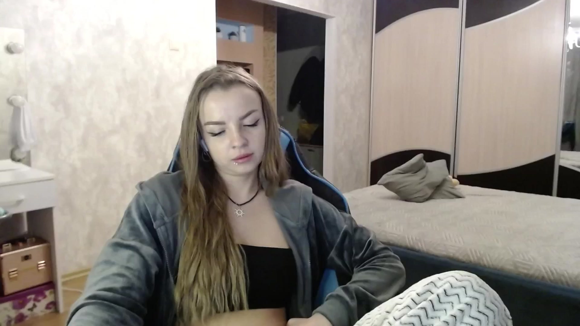 Gallery image thumbnail from Lio_noy's myfreecams stream on, 12/17/2024, 24:03 image 14 of 20