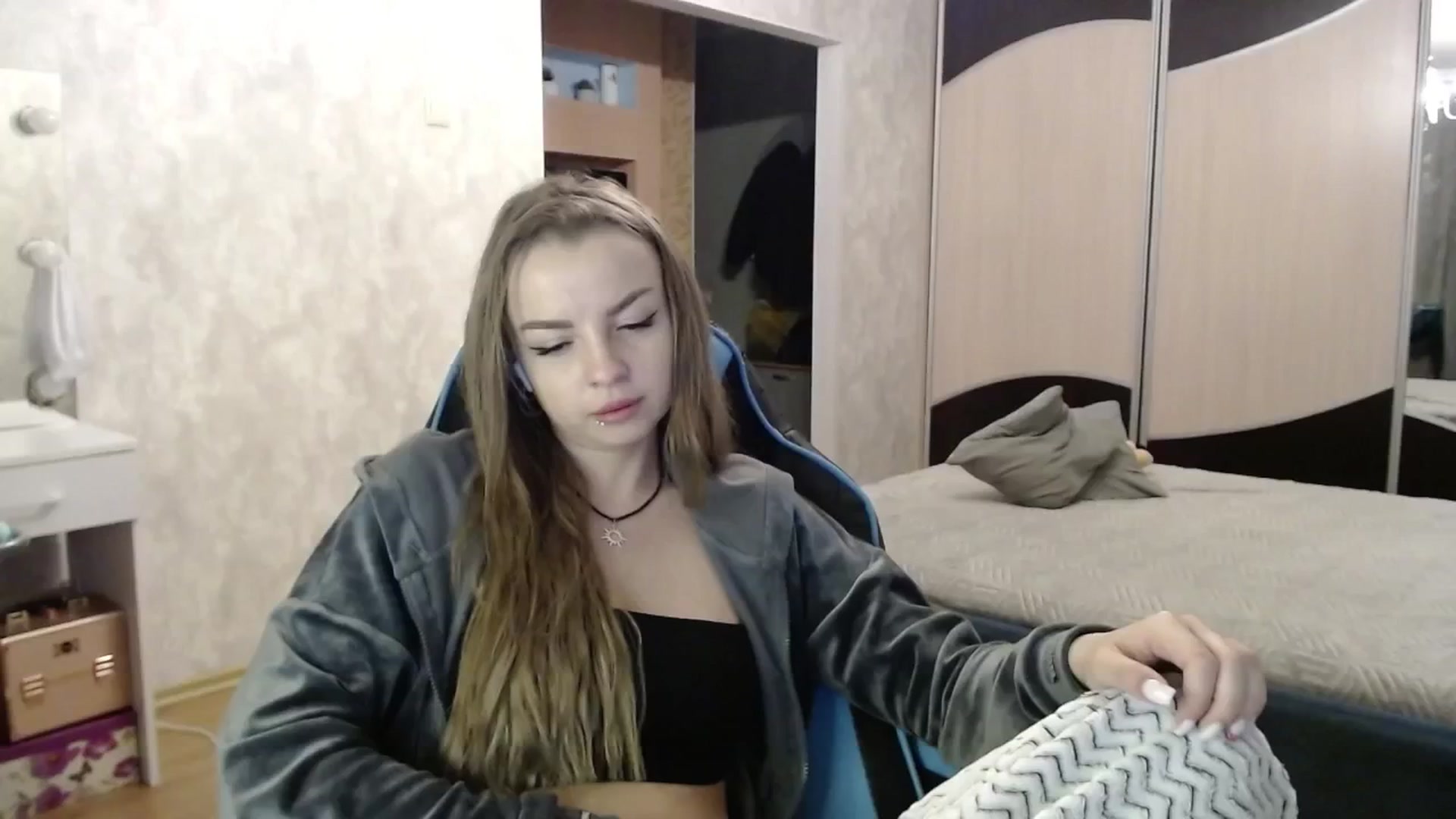 Gallery image thumbnail from Lio_noy's myfreecams stream on, 12/17/2024, 24:03 image 17 of 20