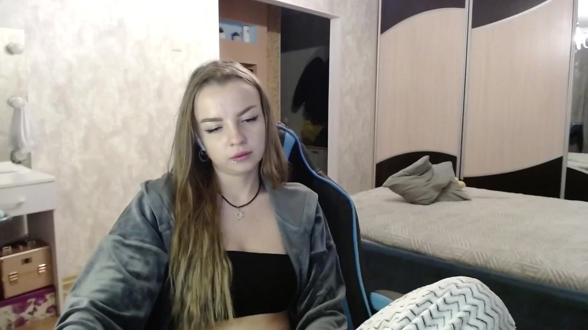 Gallery image thumbnail from Lio_noy's myfreecams stream on, 12/17/2024, 24:03 image 9 of 20