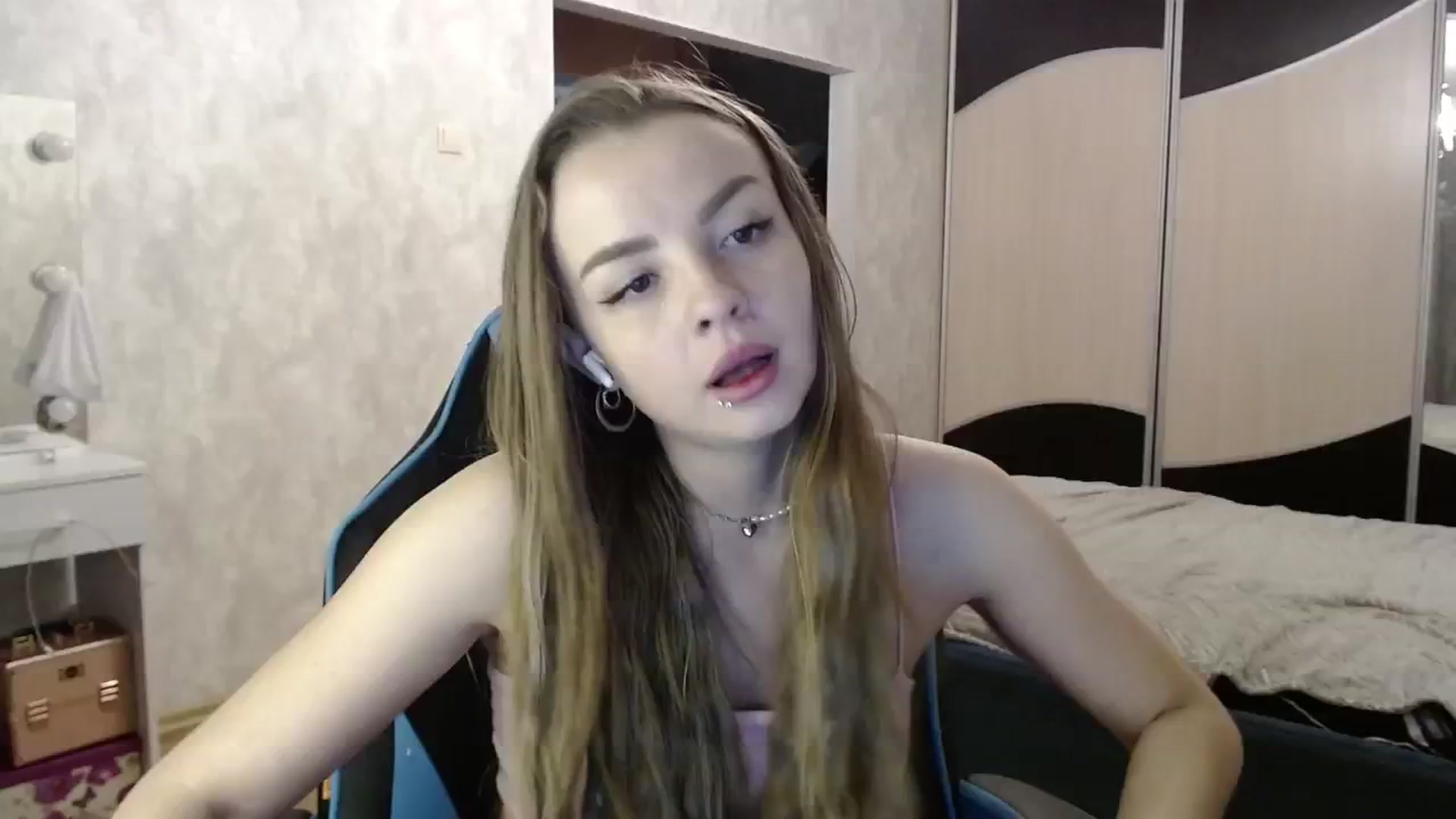 Gallery image thumbnail from Lio_noy's myfreecams stream on, 12/20/2024, 01:05 image 17 of 20