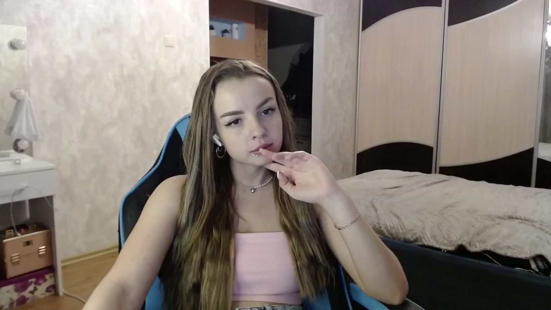 Gallery image thumbnail from Lio_noy's myfreecams stream on, 12/20/2024, 01:05 image 18 of 20