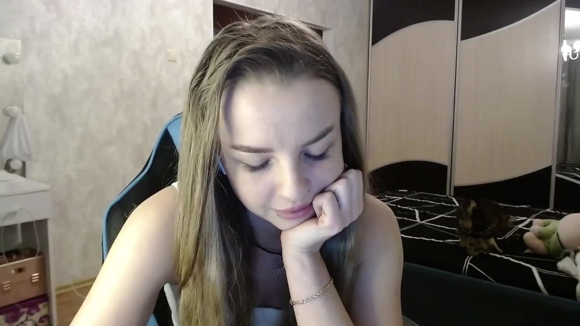 Gallery image thumbnail from Lio_noy's myfreecams stream on, 12/21/2024, 22:29 image 13 of 20