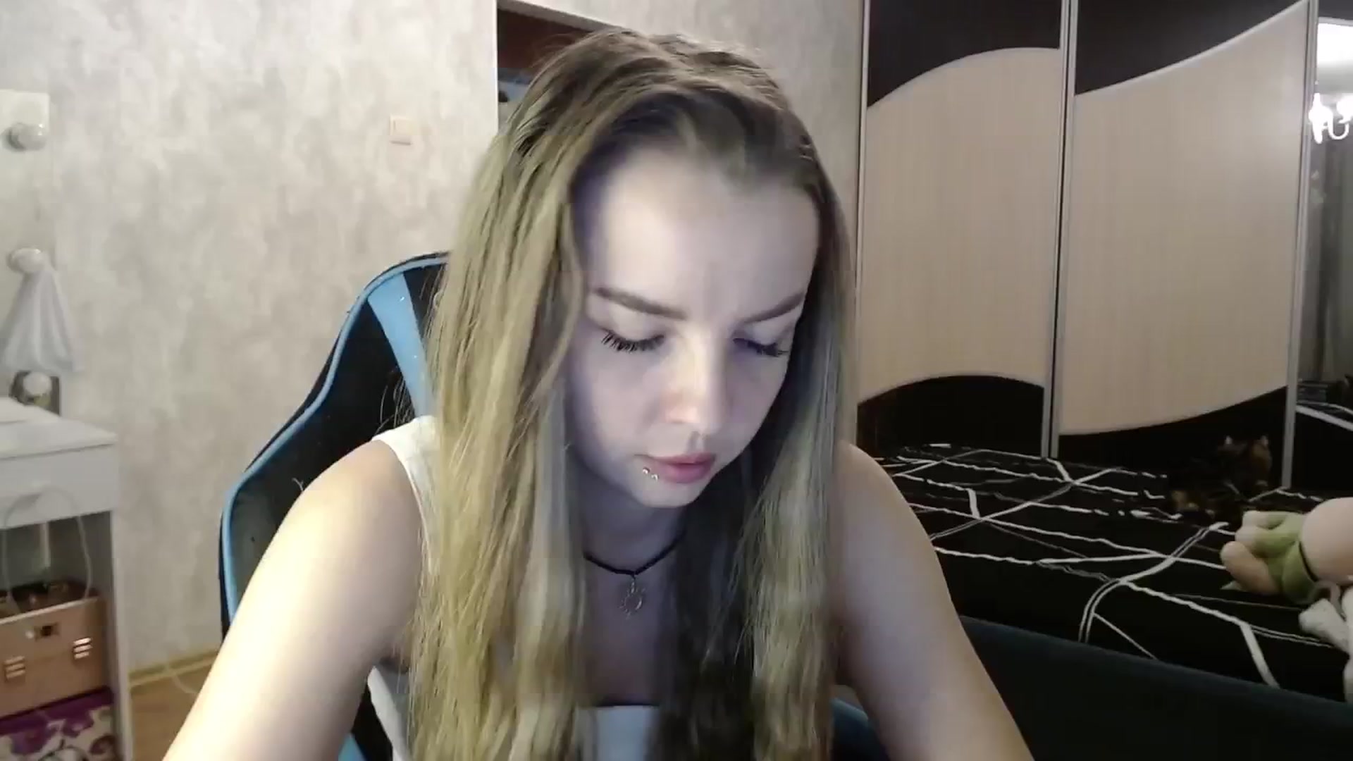 Gallery image thumbnail from Lio_noy's myfreecams stream on, 12/21/2024, 22:29 image 10 of 20