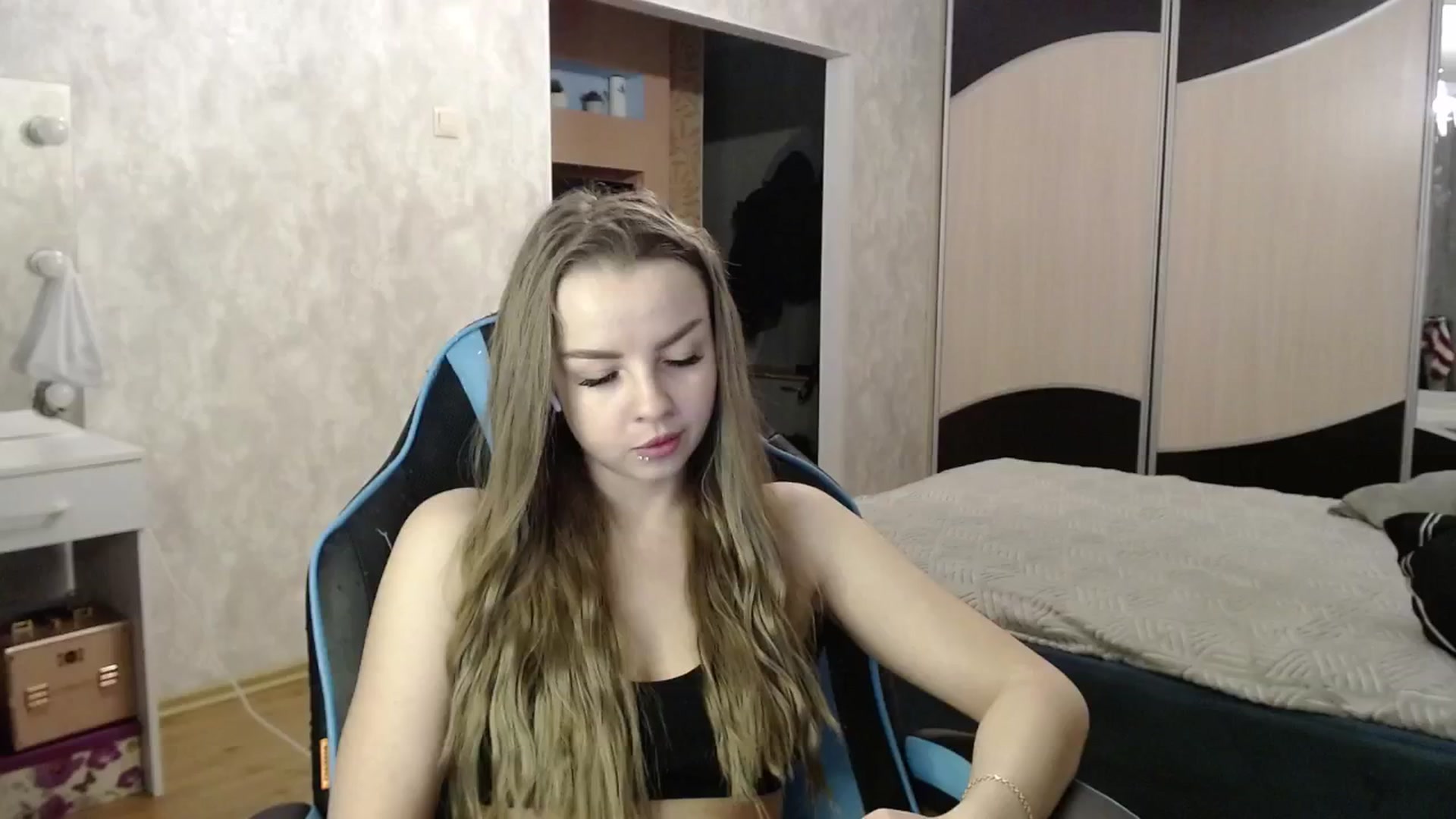 Gallery image thumbnail from Lio_noy's myfreecams stream on, 12/26/2024, 24:03 image 15 of 20