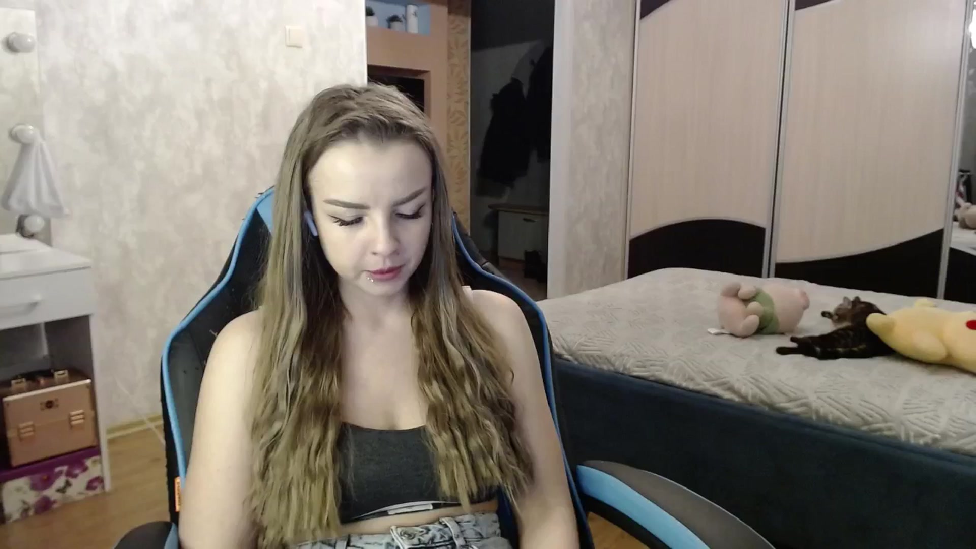 Gallery image thumbnail from Lio_noy's myfreecams stream on, 12/27/2024, 22:36 image 12 of 20