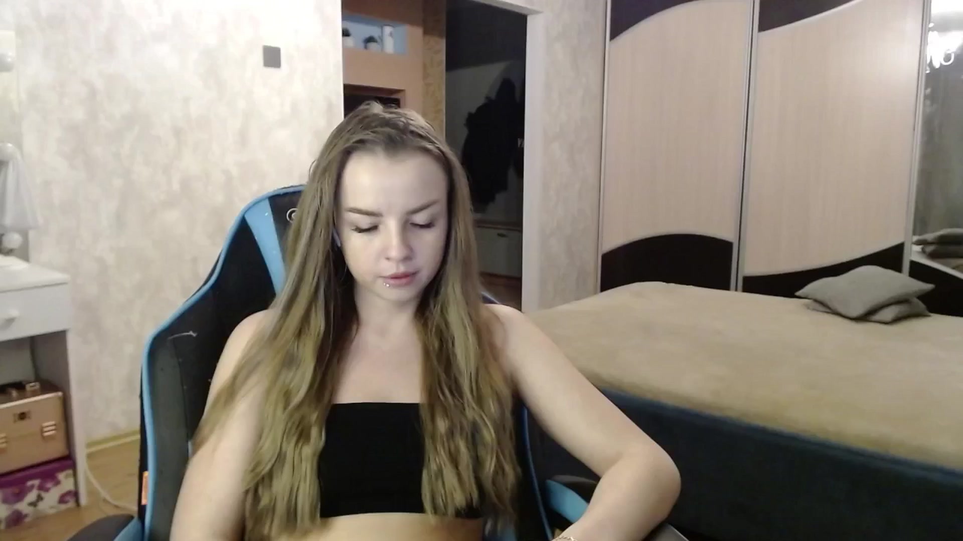 Gallery image thumbnail from Lio_noy's myfreecams stream on, 12/31/2024, 24:03 image 18 of 20