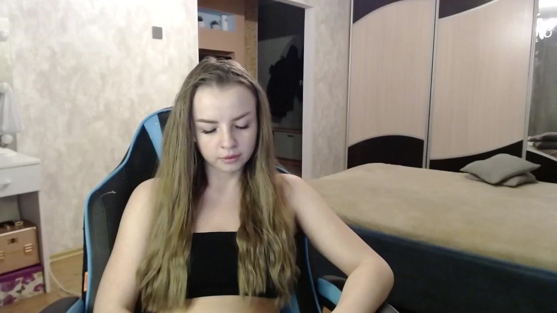 Gallery image thumbnail from Lio_noy's myfreecams stream on, 12/31/2024, 24:03 image 16 of 20