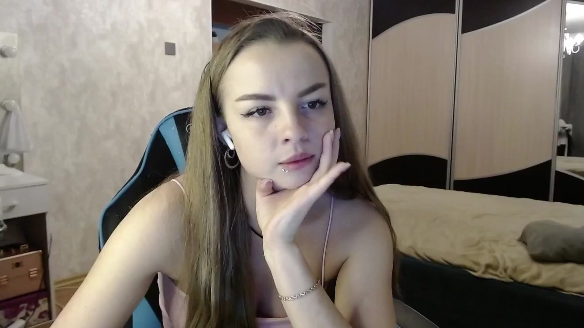 Gallery image thumbnail from Lio_noy's myfreecams stream on, 01/06/2025, 22:09 image 3 of 20