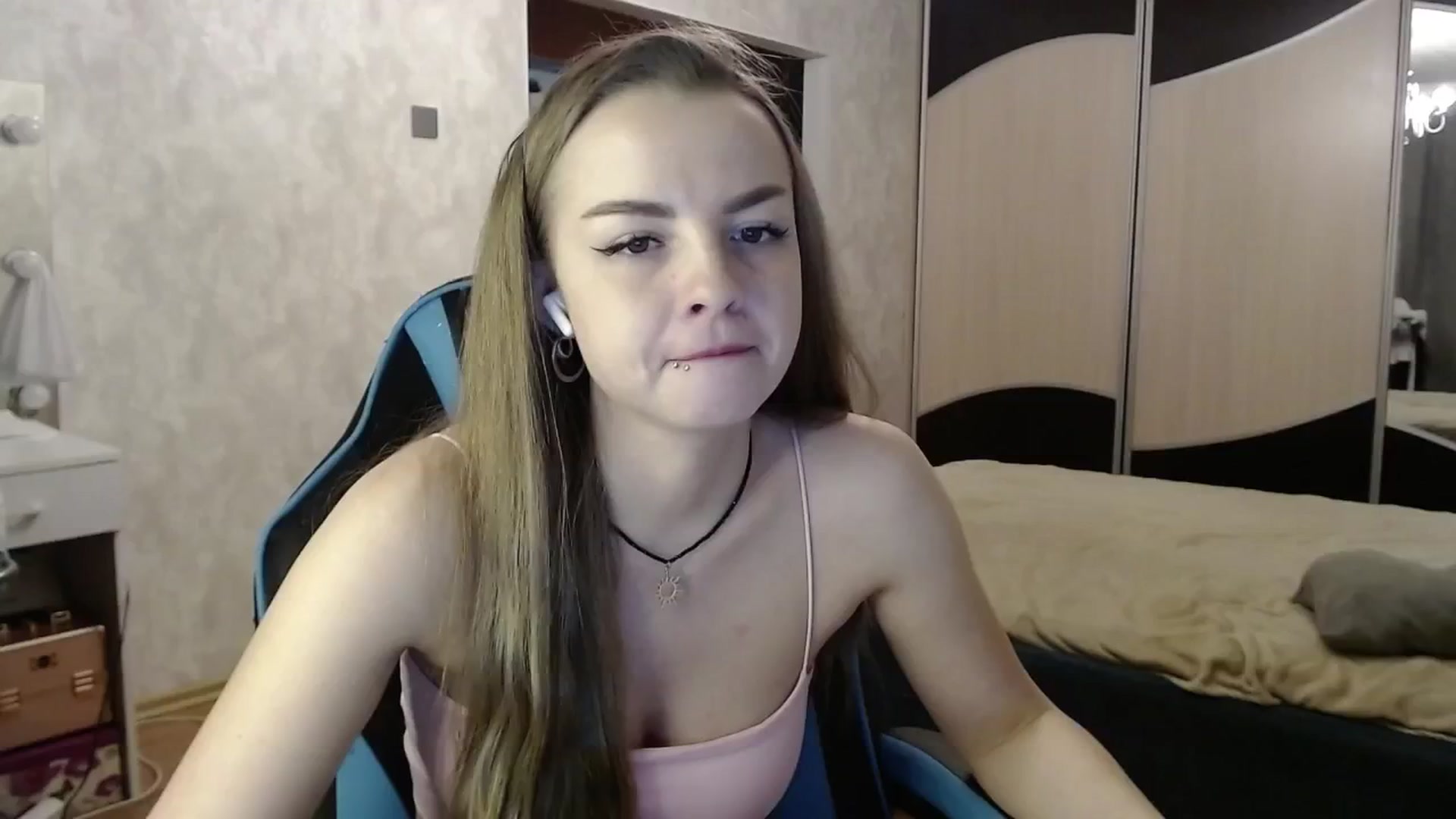 Gallery image thumbnail from Lio_noy's myfreecams stream on, 01/06/2025, 22:09 image 6 of 20