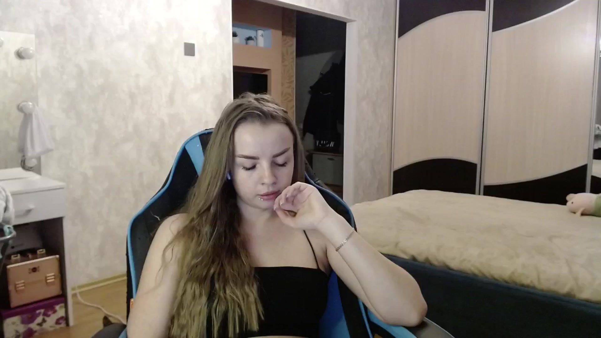 Gallery image thumbnail from Lio_noy's myfreecams stream on, 01/08/2025, 24:30 image 6 of 20