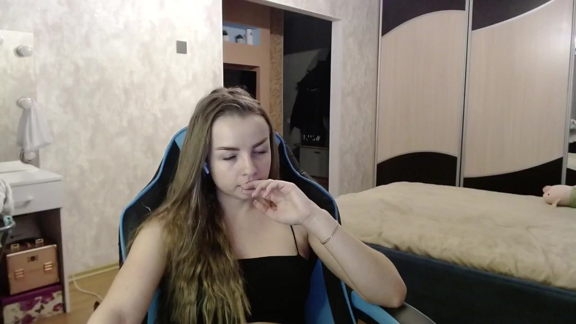 Gallery image thumbnail from Lio_noy's myfreecams stream on, 01/08/2025, 24:30 image 3 of 20