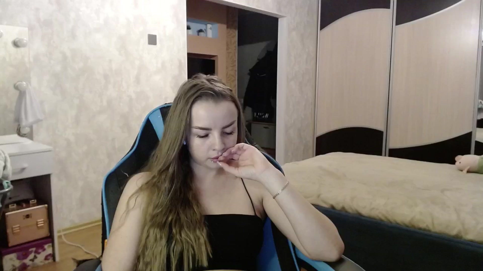 Gallery image thumbnail from Lio_noy's myfreecams stream on, 01/08/2025, 24:30 image 5 of 20