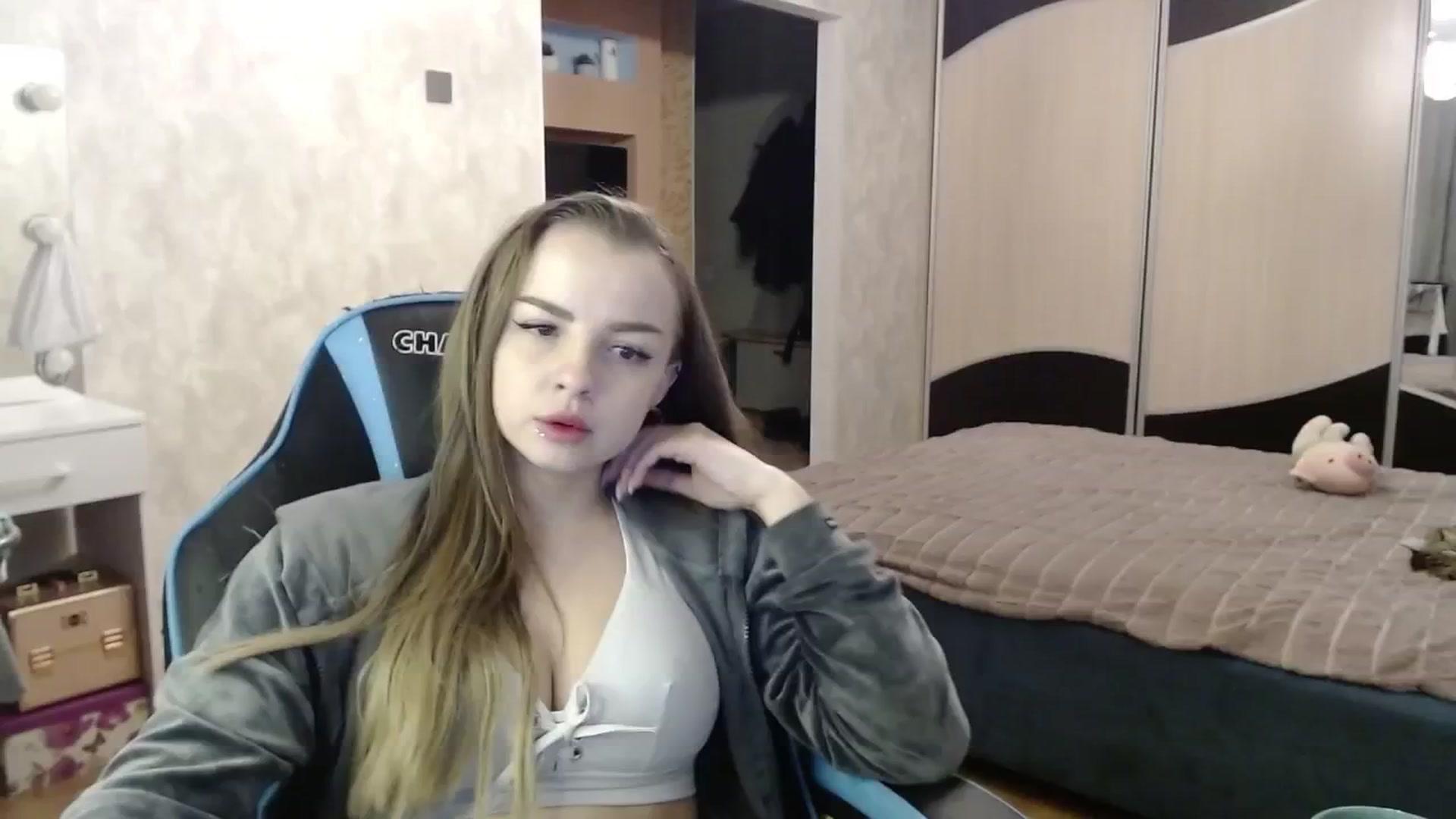 Gallery image thumbnail from Lio_noy's myfreecams stream on, 02/11/2025, 24:25 image 15 of 20