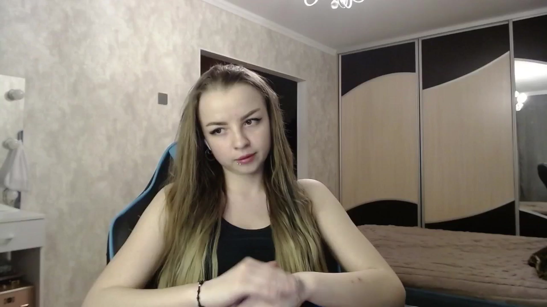 Gallery image thumbnail from Lio_noy's myfreecams stream on, 03/10/2025, 21:53 image 12 of 20