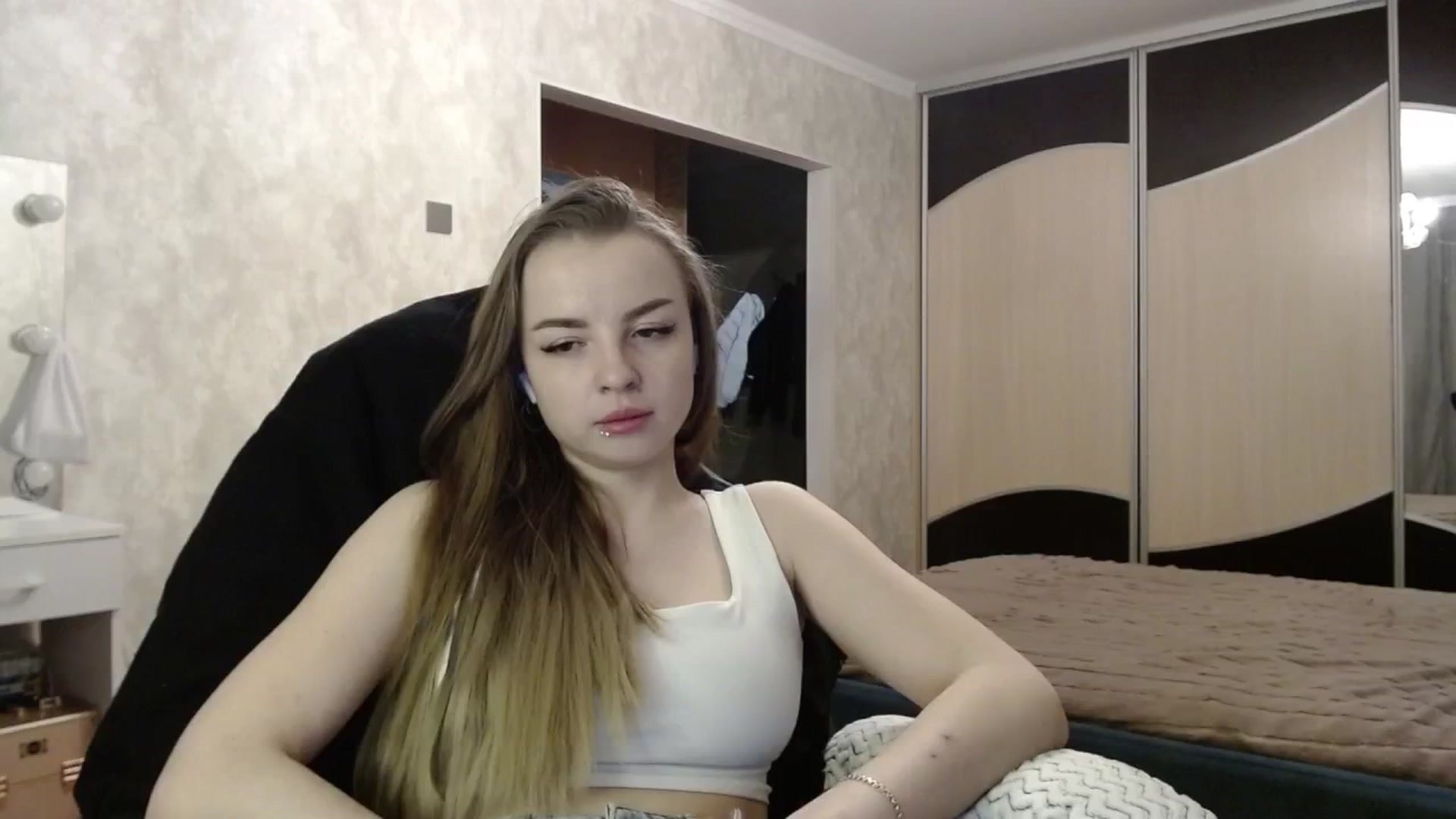 Gallery image thumbnail from Lio_noy's myfreecams stream on, 03/12/2025, 01:13 image 19 of 20